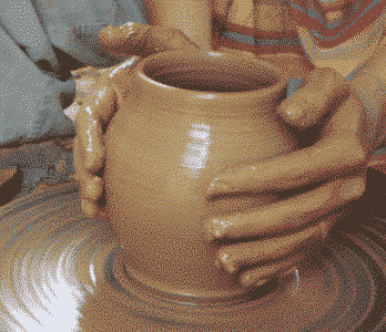 Teko keramik memiliki kelemahan dibanding teko dari logam yaitu