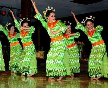 Kalimantan sebutkan jenis pulau daerah tari-tari di √ Tarian